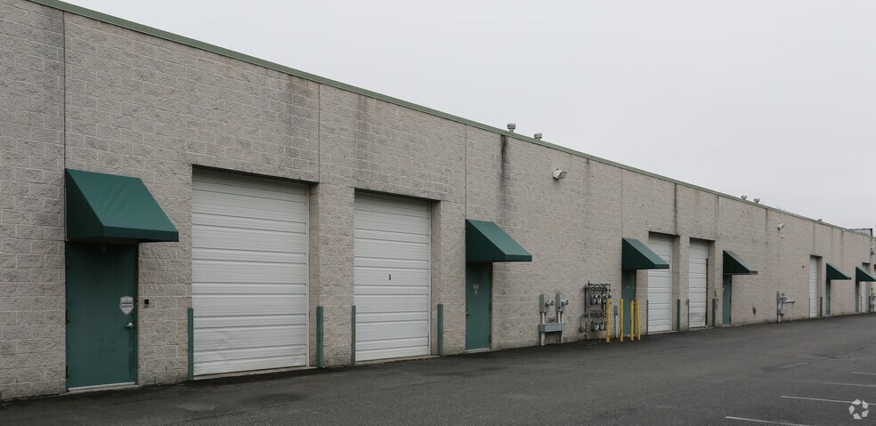 More Photos Of 1170 Lincoln Ave, Bohemia Warehouse For Lease