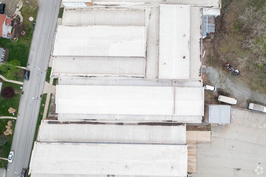 More Photos Of 140C Pennsylvania Ave, Oakmont Warehouse For Lease