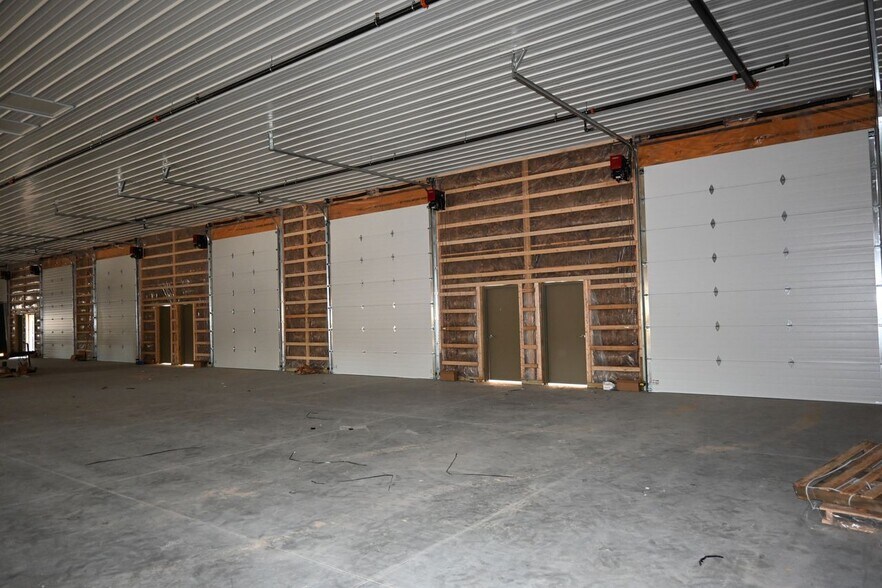 More Photos Of 47 Thames Rd, Hooksett Service For Sale