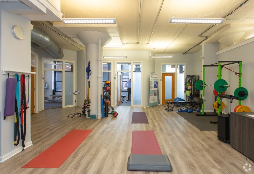 More Photos Of 222 W Ontario St, Chicago Loft Creative Space For Lease