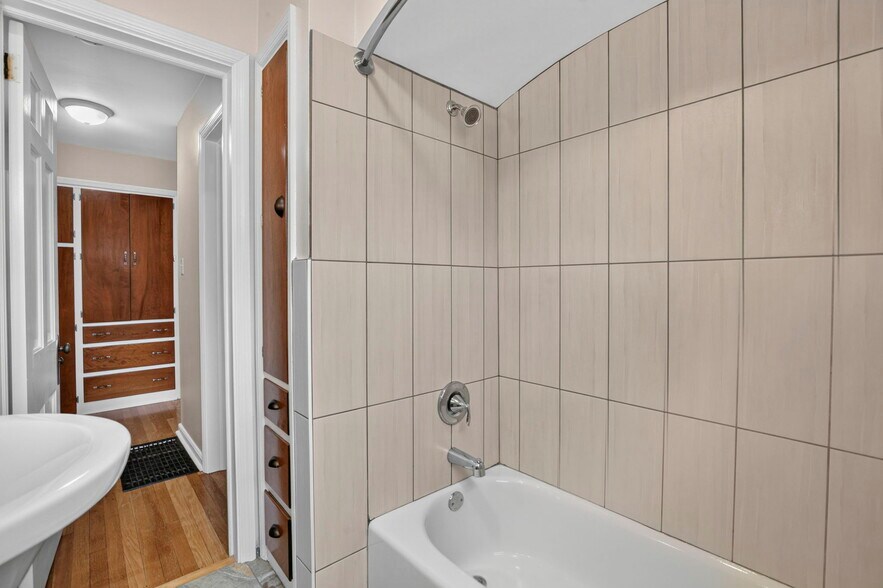 More Photos Of 802 Kenwick Rd, Columbus Apartments For Sale