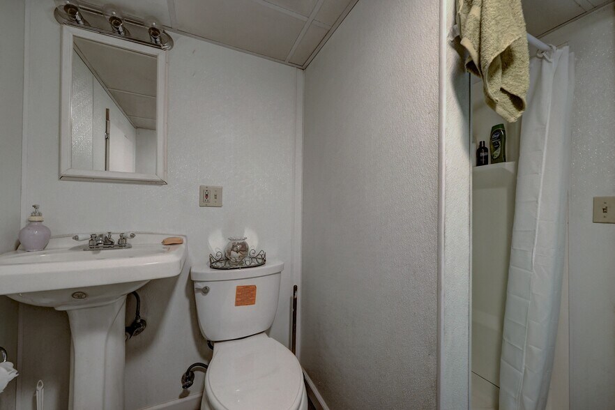 More Photos Of 399 Wolcott Rd, Wolcott Restaurant For Sale