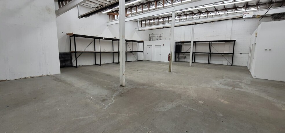 More Photos Of 98-114 N Ward St, New Brunswick Warehouse For Lease