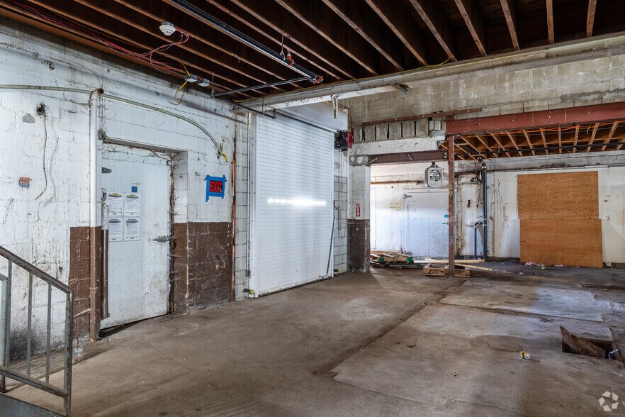 More Photos Of 297 Boston Post Rd, Wayland Storefront For Sale