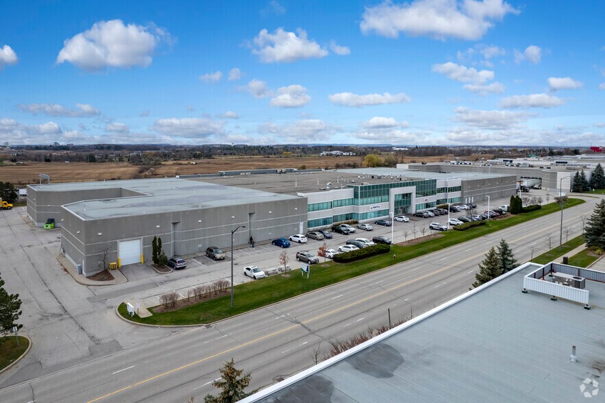 More Photos Of 3500 Laird Rd, Mississauga Manufacturing For Lease