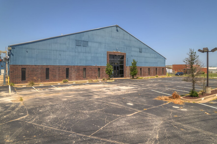 Primary Photo Of 7655 E 41st St, Tulsa Manufacturing For Sale