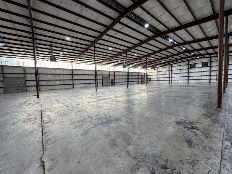 More Photos Of 160 Industrial Dr, Jackson Distribution For Lease