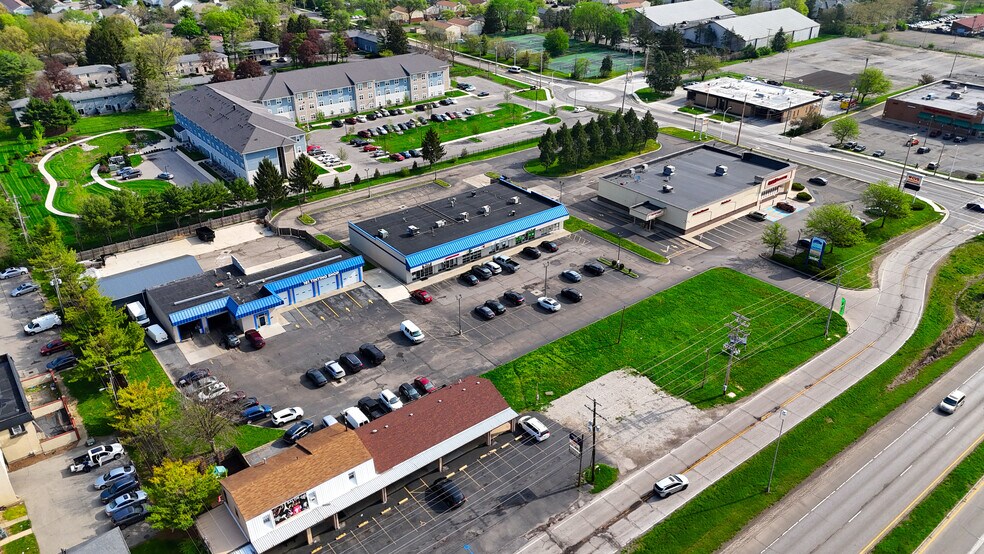 More Photos Of 2050-2090 E Dublin Granville Rd, Columbus General Retail For Lease
