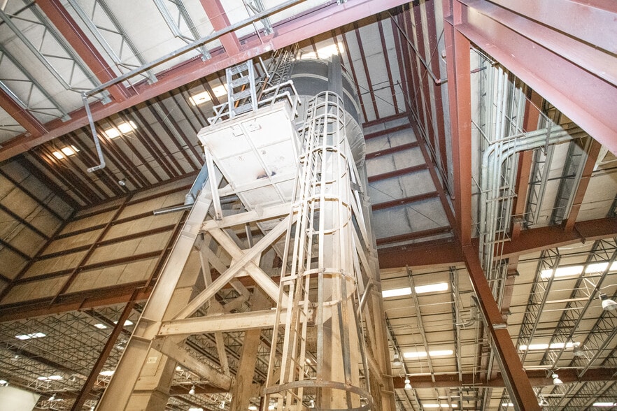 More Photos Of 80 American Wy, Natural Bridge Station Industrial For Lease