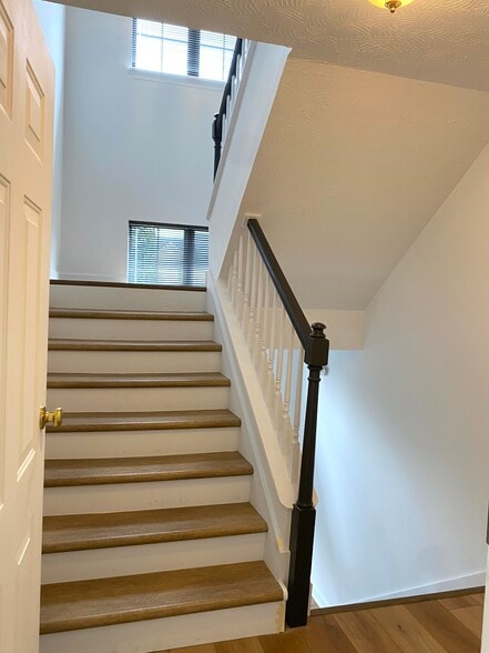 More Photos Of 8912 Stone Green Way, Louisville Office For Lease