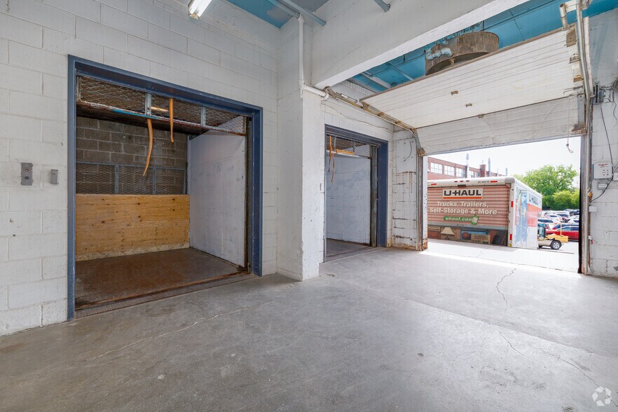 More Photos Of 5550 Rue Fullum, Montréal Loft Creative Space For Lease