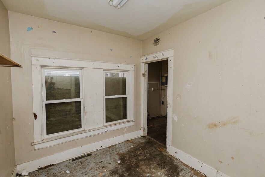 More Photos Of 123 E Madison Ave, Arkansas City Apartments For Sale
