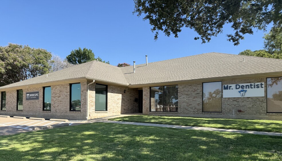 More Photos Of 615 W Harwood Rd, Hurst Medical For Sale