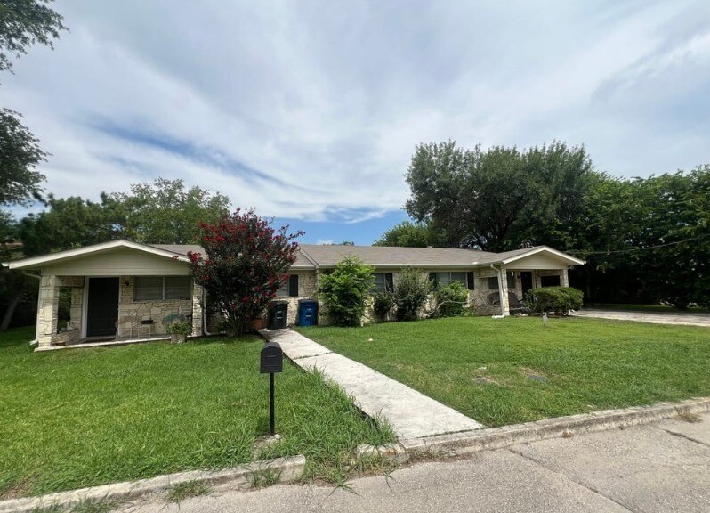 Primary Photo Of 1480 Gardenia Dr, New Braunfels Apartments For Sale