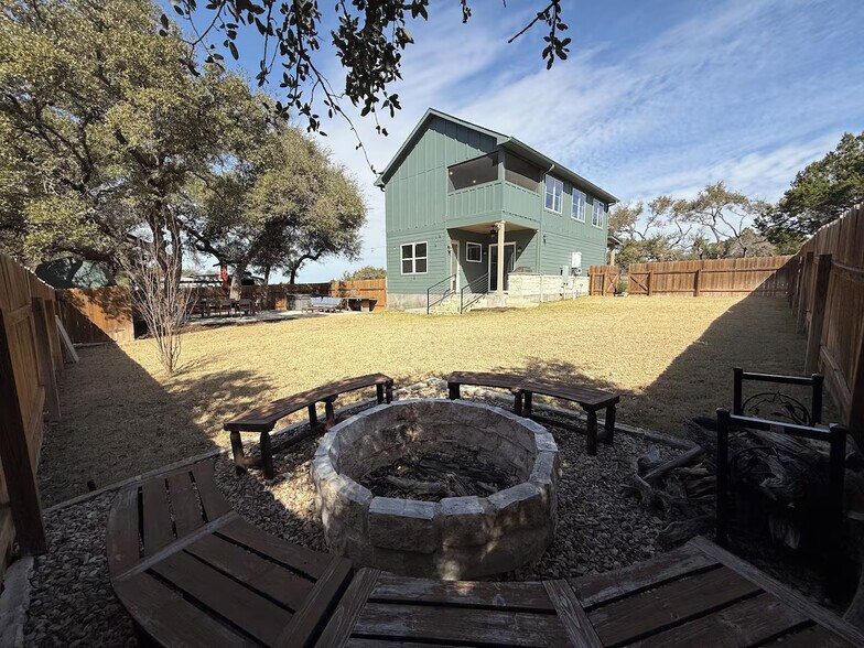 More Photos Of 11605 Fitzhugh Rd, Austin Office Residential For Sale