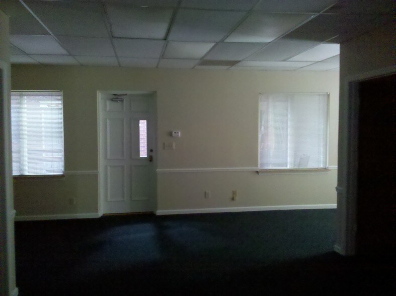 More Photos Of 300 W Broome St, Lagrange Office For Sale