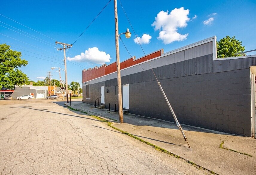 More Photos Of 100 S Brookville Pike, West College Corner Freestanding For Sale