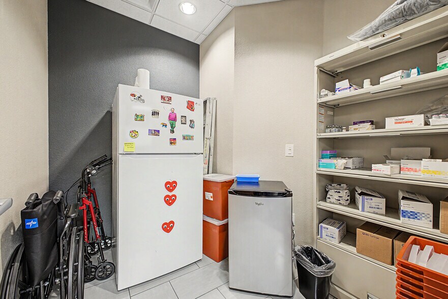 More Photos Of 6262 E Broadway Rd, Mesa Medical For Lease