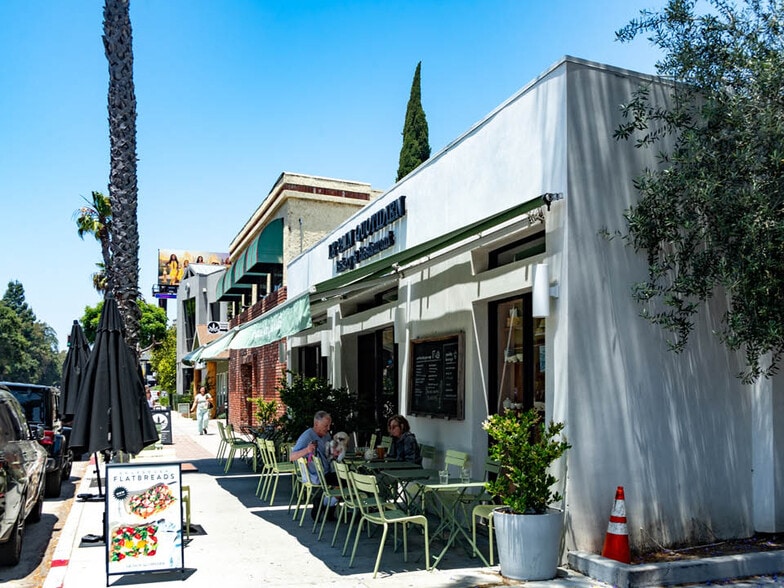 Primary Photo Of 13003-13009 Ventura Blvd, Studio City Unknown For Lease