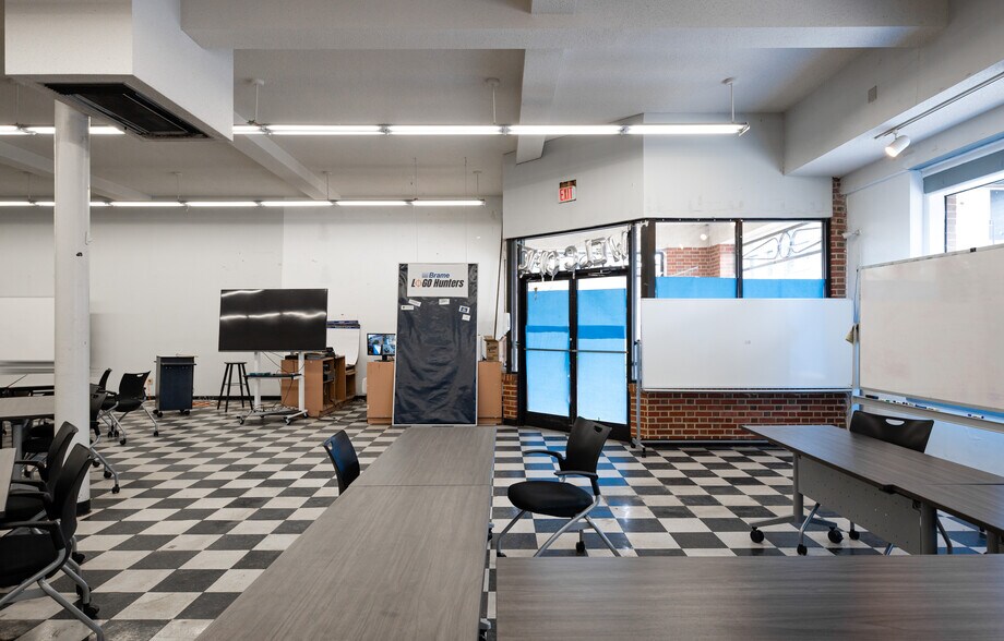 More Photos Of 1008 W Main St, Durham Storefront Retail Office For Lease