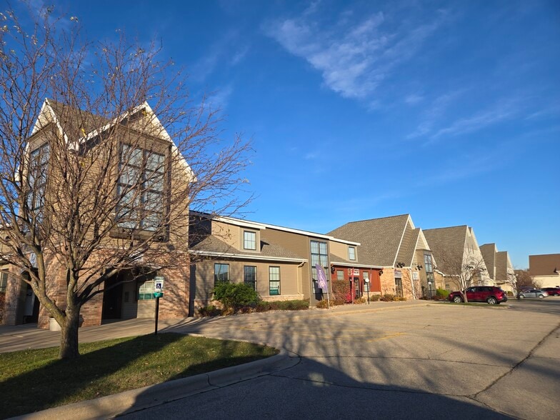 More Photos Of 1031-1057 N Edge Trl, Verona Unknown For Lease