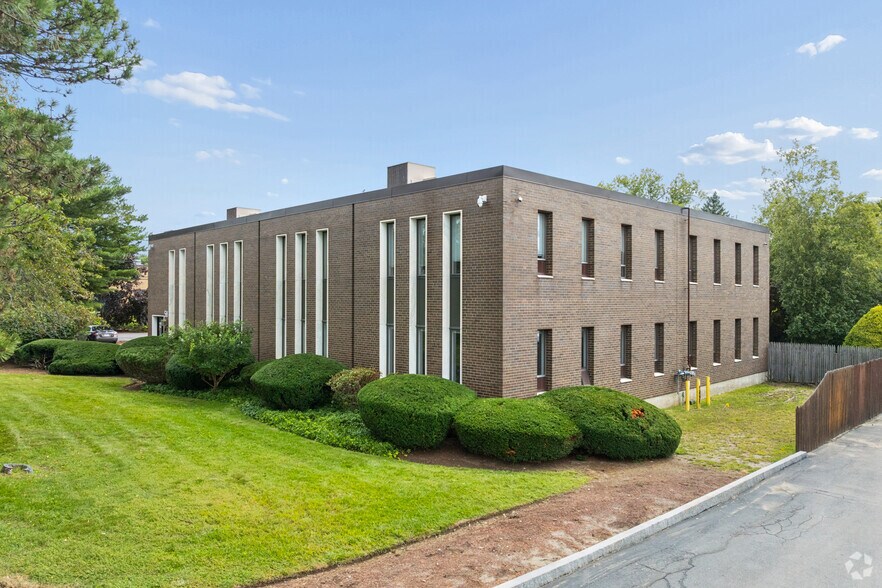 More Photos Of 58 Concord St, North Reading Office For Lease