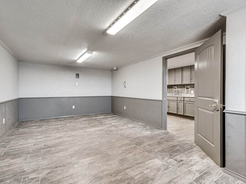 More Photos Of 424 SE 29th St, Oklahoma City Flex For Sale