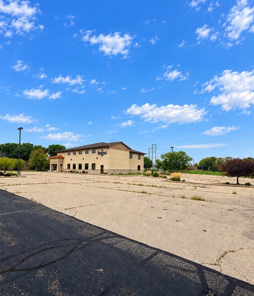 More Photos Of 310 Ohio St, Oshkosh Office For Sale
