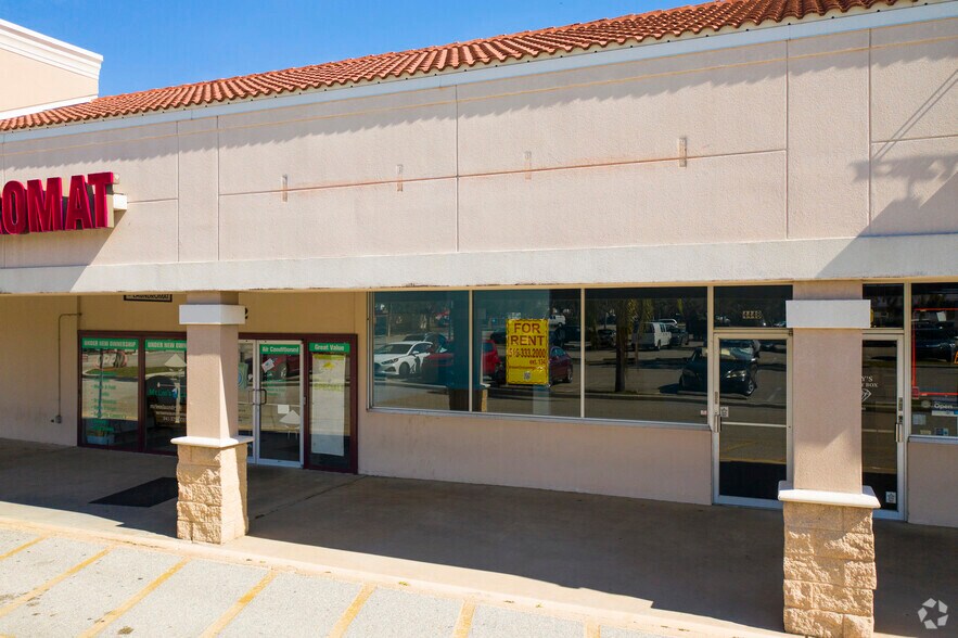 More Photos Of 4400 Bee Ridge Rd, Sarasota Unknown For Lease