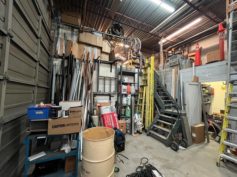 More Photos Of 5359 Timberlea Blvd, Mississauga Light Distribution For Sale