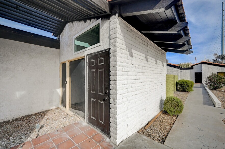 More Photos Of 1500 E Desert Inn Rd, Las Vegas Office Residential For Lease