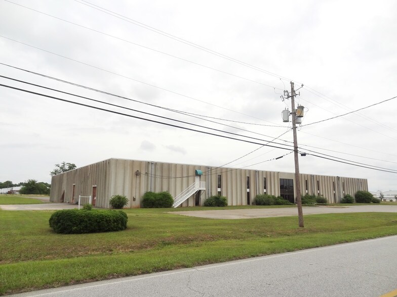 More Photos Of 7649 Airport Dr, Macon-Bibb Warehouse For Lease