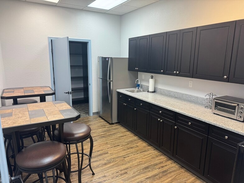 More Photos Of 5624 N 54th Ave, Glendale Warehouse For Lease