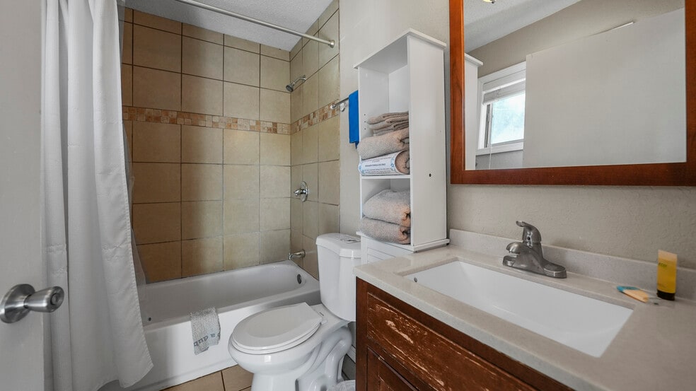 More Photos Of 91 Breeze Dr, Camdenton Hotel For Sale