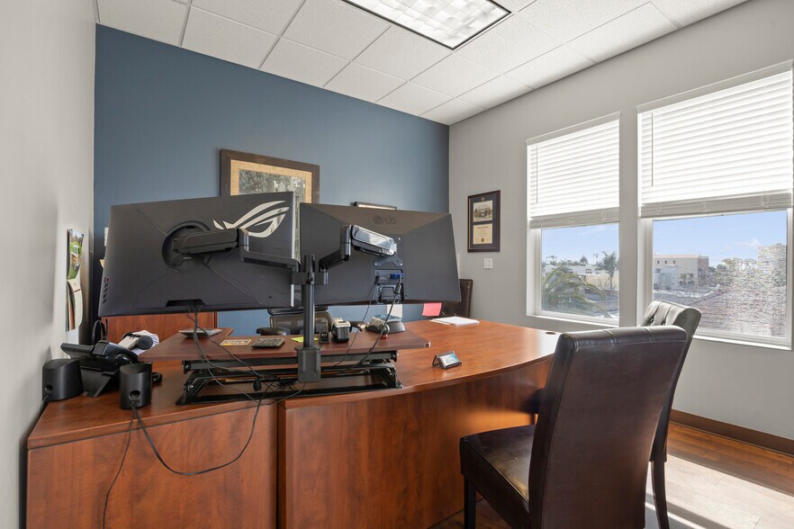 More Photos Of 88 N Oak St, Ventura Loft Creative Space For Sale