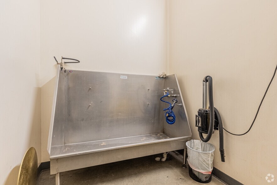 More Photos Of 329 NE Couch St, Portland Coworking Space