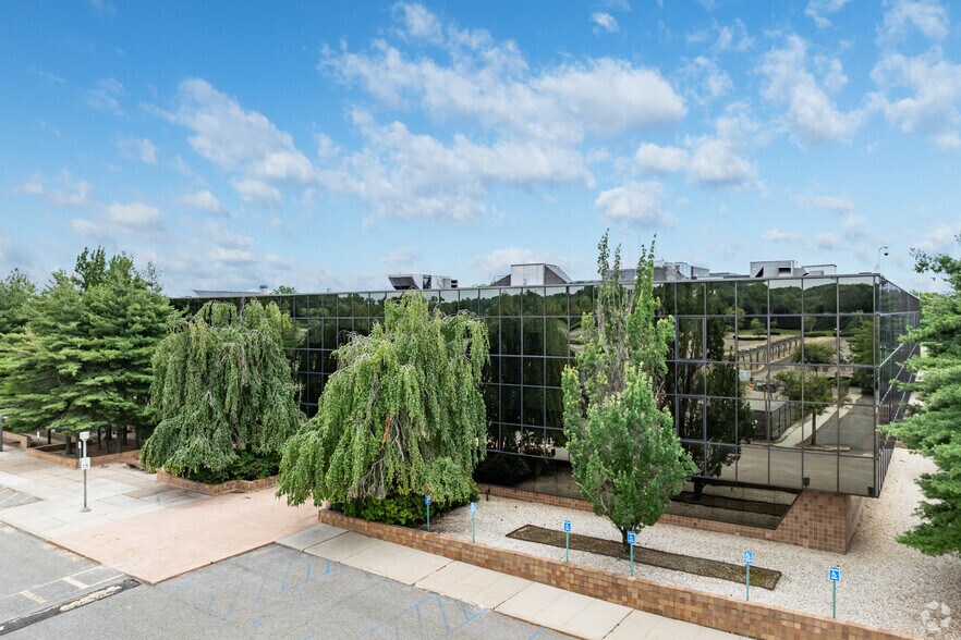 More Photos Of 200 Jericho Quadrangle, Jericho Office For Lease