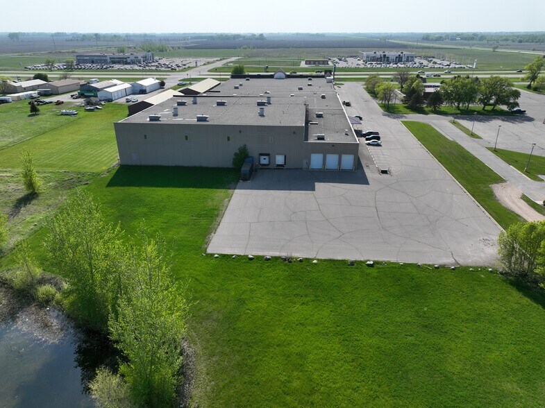 More Photos Of 3901 Abbott Dr, Willmar Freestanding For Sale