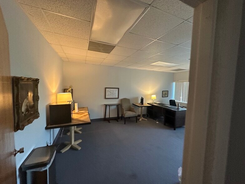 More Photos Of 4011 University Dr, Durham Office Residential For Lease