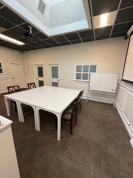 More Photos Of 9-15 38th Ave, Long Island City Warehouse For Lease