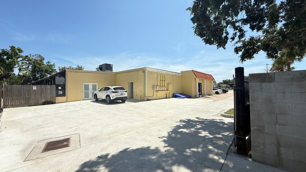 More Photos Of 5051 66th St N, Saint Petersburg Office For Sale