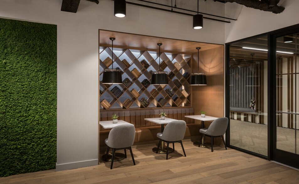 More Photos Of 7878 N 16th St, Phoenix Office For Lease