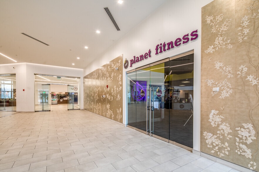 More Photos Of 100 S Charles St, Baltimore Office For Lease