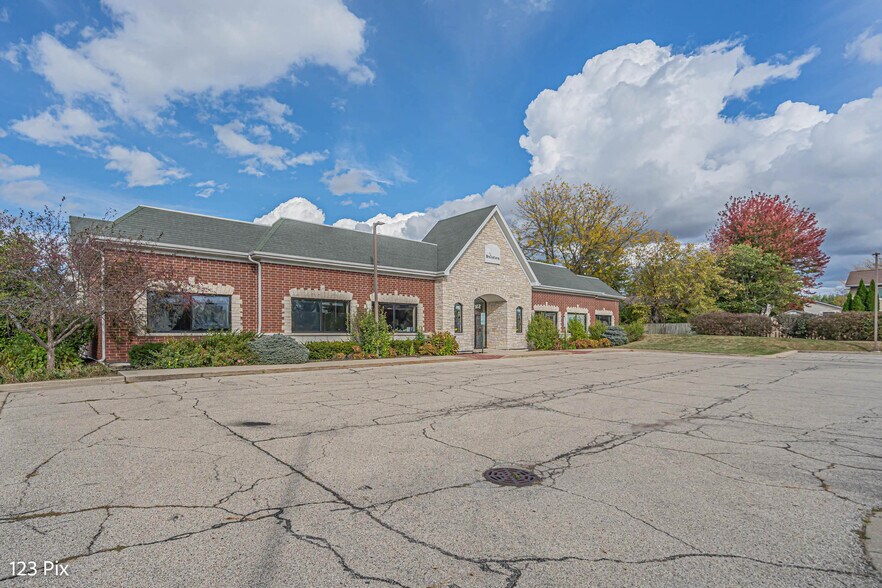 More Photos Of 625 N Bridgeport Ter, Lindenhurst Freestanding For Sale