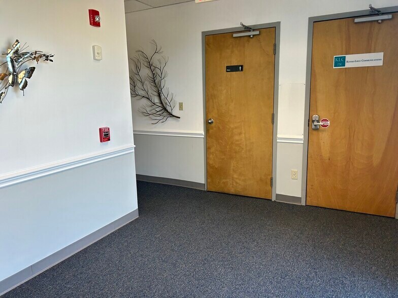 More Photos Of 23 Hubbard Rd, Wilton Medical For Lease
