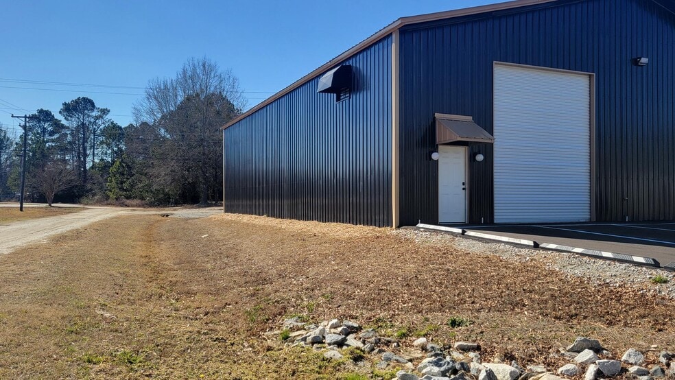 More Photos Of 207 Middle St, Greenwood Warehouse For Lease