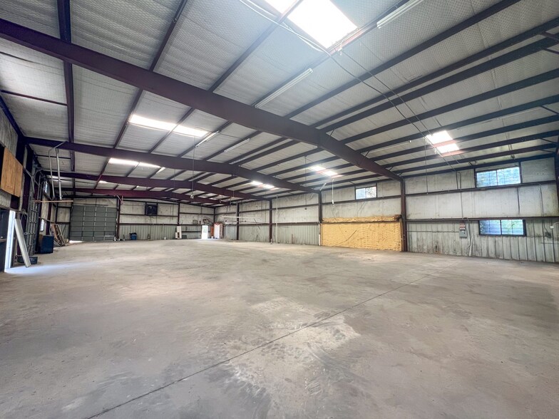 More Photos Of 925 Creekview Dr, San Antonio Manufacturing For Sale