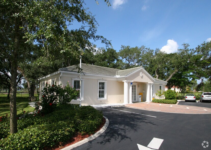 More Photos Of 3192 Fruitville Rd, Sarasota Office For Sale