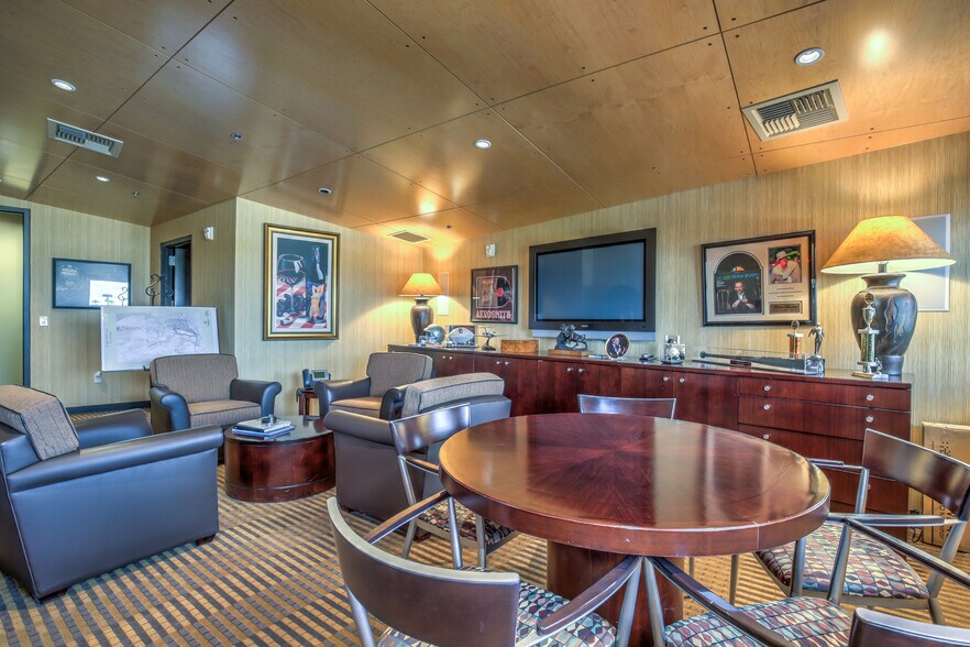 More Photos Of 9900 Covington Cross Dr, Las Vegas Office For Lease