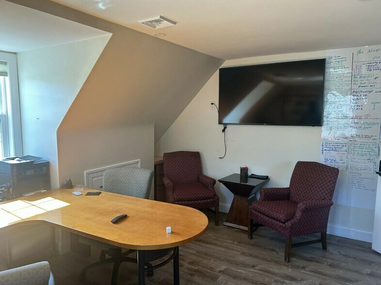 More Photos Of 562 Lincoln St, Worcester Office For Sale